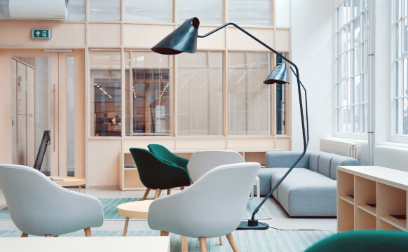 落ち着いた雰囲気の一人掛けソファ